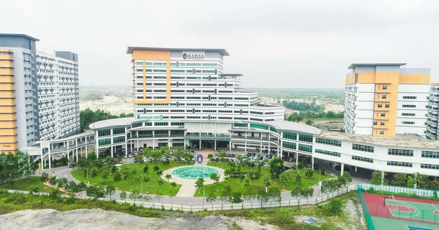Bandar Saujana Putra’dagi MAHSA University bosh binosi yuqoridan